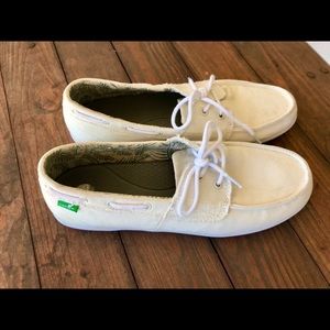 Sanuk off-white canvas deck shoes. 8.5